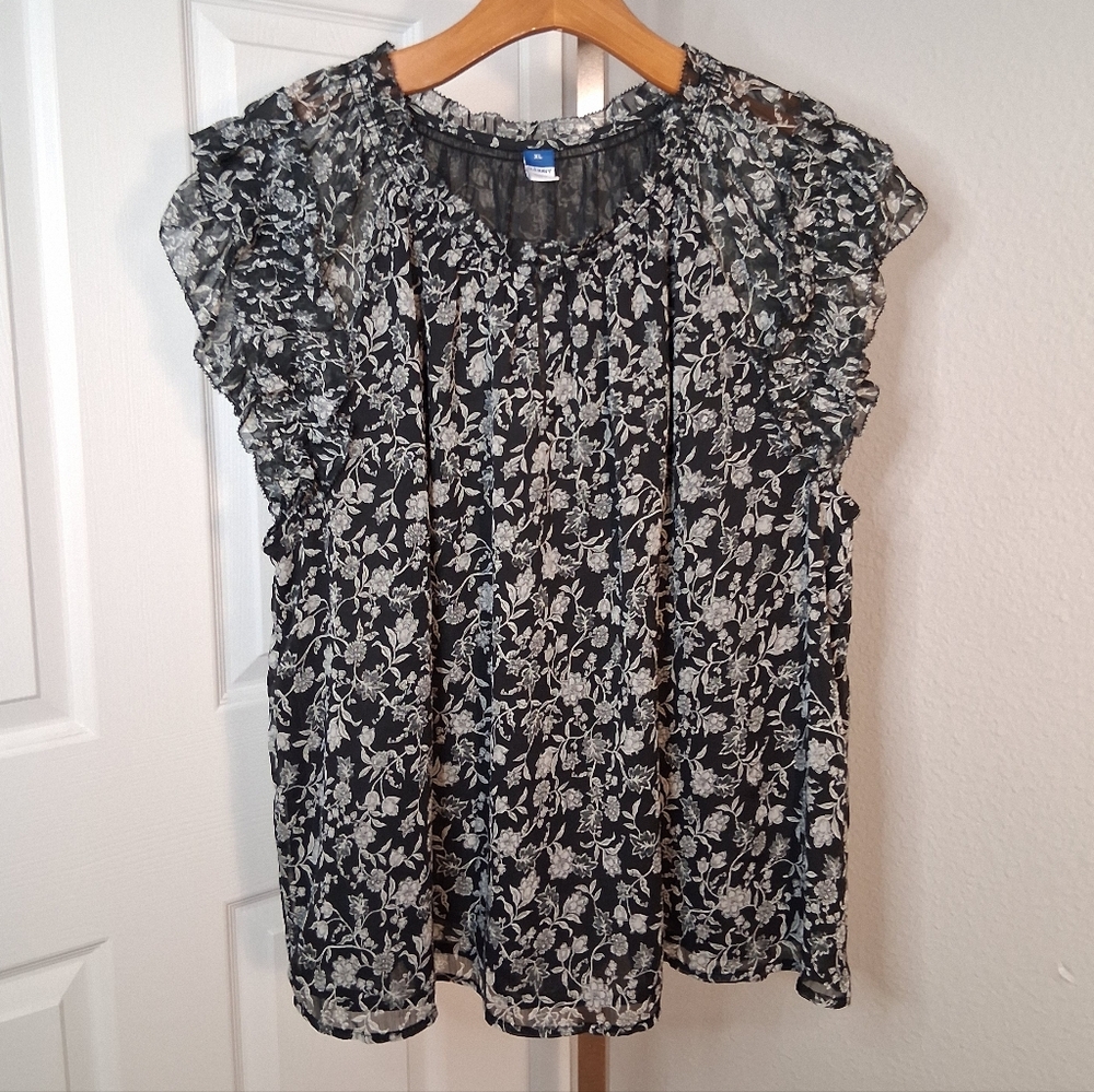 Women’s Black Floral Ruffle Sleeve Blouse